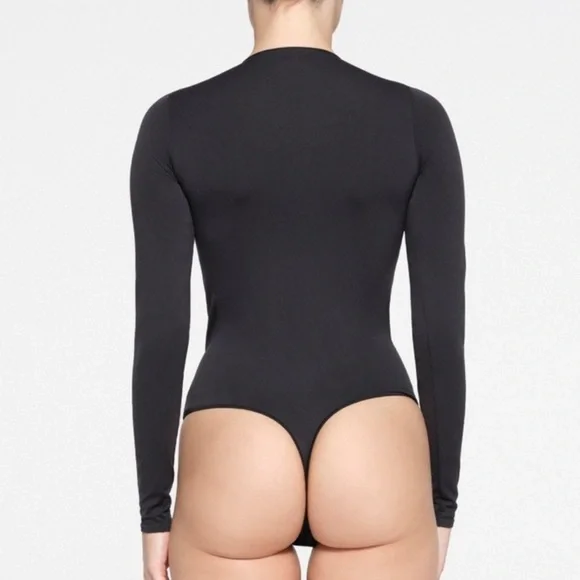 SKIMS ESSENTIAL CREW NECK LONG SLEEVE BODYSUIT - Picture 3 of 4